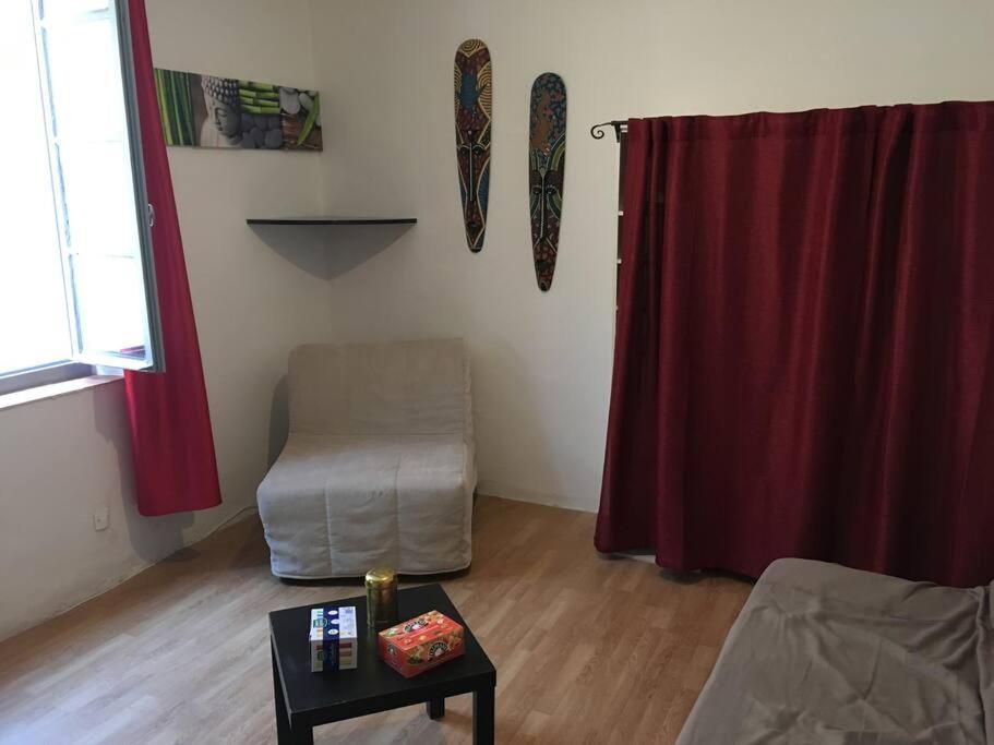 Jolie Studio Dans Le Centre Historique De Narbonne Apartment Екстериор снимка